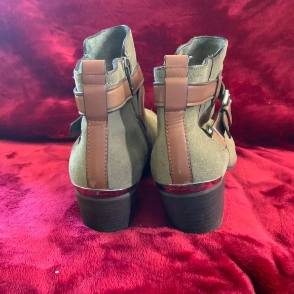 COACH Pauline Suede Strap Buckle Beige Ankle Booties Woman's SIZE 7B - Picture 4 of 8